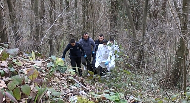 İstanbul Belgrad Ormanı'nda Çıplak Halde Ağaca Kravatlarla Bağlanmış Erkek Cesedi Bulundu