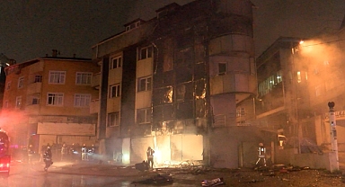 İstanbul'da 4 Katlı İş Merkezinde Yangın Çıktı