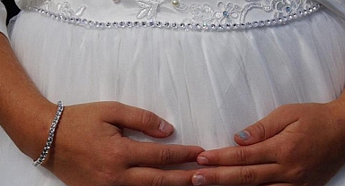 İstinaf Mahkemesi 6 Yaşında Evlendirilen Kız Çocuğunun Davasında Verilen Cezayı Az Buldu: Sanıklar Yeniden Yargılanacak