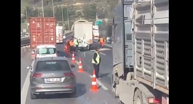 İzmir'de Korkunç Kaza: TIR'a Arkadan Çarpan Araç Kağıt Gibi Ezildi