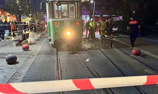 Kadıköy'de 4 Yaşındaki Torununu Kurtarmak İsteyen Yaşlı Kadın Tramvayın Altında Kalarak Hayatını Kaybetti