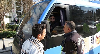 Kadıköy'de Polis Yolcu Gibi Minibüse Bindi: Minibüsçülere Ceza Yağdı