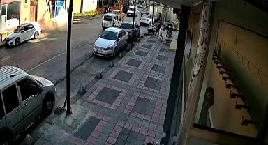 Kağıthane'de Tekel Bayi Önüne Patlayıcı Atıp Kaçtılar: Tekel Bayinden Çıkan Kişi, Arkalarından Havaya Defalarca Ateş Açtı
