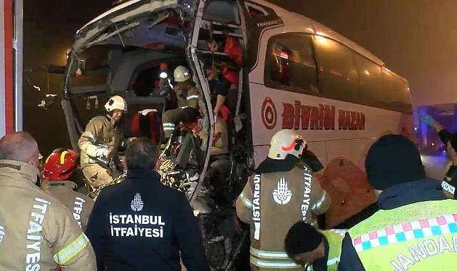 Kuzey Marmara Otoyolu'nda Yolcu Otobüsü TIR'a Çarptı: 1'i Ağır 19 Yaralı