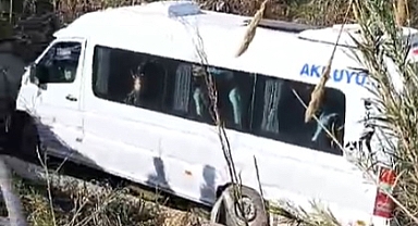 Mersin'de Otomobille Çarpışan Yolcu Minibüsü Dereye Yuvarlandı: 1 Ölü, 13 Yaralı