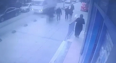 Motosiklet ile Takip Ettikleri Kişinin 195 Bin Lirasını Gasp Ettiler: O Anlar Güvenlik Kamerasına Yansıdı