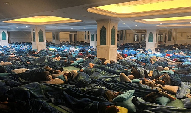Mürteci Menzil Örgütüne Tövbe Etmeye Gidenlerin Camide Uyuduğu Görüntülendi