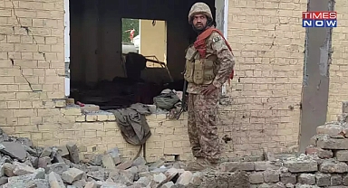 Pakistan'da Karakola Saldırı: 10 Polis Öldürüldü 