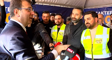 Sancaktepe'de AKP'nin Seçim Çadırındaki Görevli, Esnafı Ziyaret Eden Ekrem İmamoğlu'nu Üye Olmaya Davet Etti