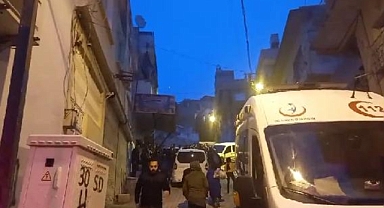 Şanlıurfa'da 2 Katlı Metruk Bina Çöktü: 1 Kişi Enkaz Altında Kaldı