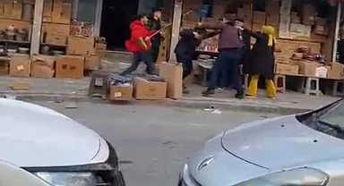 Sultangazi'de Sokak Ortasında Müşterisini, Eşi ve Çocuğunun Önünde Fırça Sapı ile Dövdü