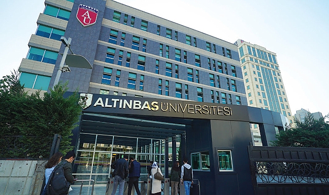 Altınbaş Üniversitesi'nin Neredeyse Türk Bulunmayan Mezuniyet Töreni Gündem Oldu