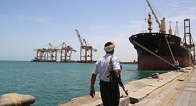 Yemen Açıklarında Bir Geminin Yakınında Patlama Oldu