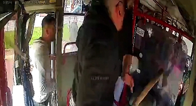 Adana'da Bir Halk Otobüsünde Sopalı 'Fazla Yolcu' Kavgası
