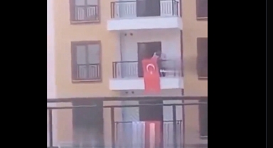 Adıyaman'da Mübarek Türk Bayrağını Yere Atanların Deprem Konutlarını Teslim Alanlar Değil Görevliler Olduğu Ortaya Çıktı