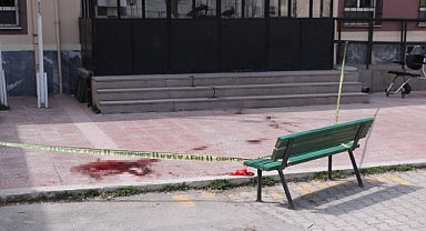 Afyon'da Bir Muhtar Adayı, Seçim Sırasında Çıkan Kavgada Rakibinin Bir Yakını Tarafından Bıçaklandı 
