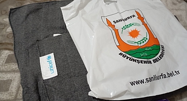 AKP'li Şanlıurfa Büyükşehir Belediyesi'nin Depremzedeler İçin Gönderilen Battaniyeleri Seçim Kampanyası İçin Dağıttığı İddia Edildi