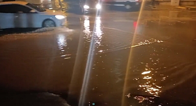 Ankara Büyükşehir Belediyesi'nin Eylül'den Şubat'a Kadar Kazıp Altyapı Çalışması Yaptığı Yol İlk Yağmurda Göle Döndü