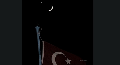 Ay ve Yıldız Gökyüzünde Yan Yana Geldi 
