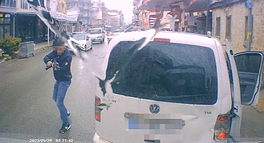 Ayvalık'ta Minibüs Şoförü Yolda Kural İhlali Yapan Aracı Uyarınca 3 Kişi Tarafından Darp Edildi: İçerisinde Yolcu Olan Minibüse Kurşun Yağdırdılar