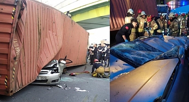 Bakırköy'de Üst Geçide Çarpan Tır, Otomobilin Üstüne Devrildi: 4 Ölü