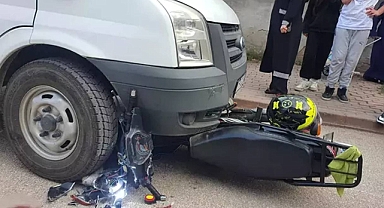 Bir Ehliyetsiz Sürücü Vakası da Bursa'dan: Polisin 'Dur' İhtarına Uymadı, Arkadaşı ile Kamyonetin Altına Girdi