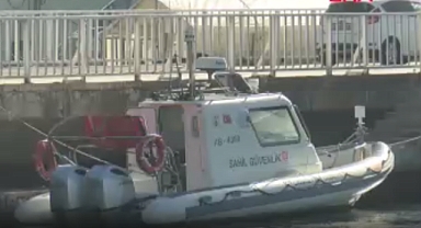 Çanakkale'de Kaçak Göçmenleri Taşıyan Bot Battı, Arama Kurtarma Çalışmaları Başlatıldı