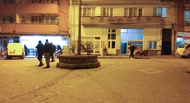 Çanakkale'de Meydana Gelen Depremde, Esenler'de Oturan Bir Vatandaşın Evinin Kolonları Çatladı