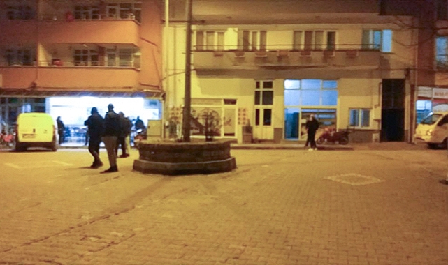 Çanakkale'de Meydana Gelen Depremde, Esenler'de Oturan Bir Vatandaşın Evinin Kolonları Çatladı