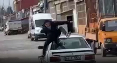 Çorum'da Aracın Tavanında Yolculuk Yapan Şahıs Düşerek Yaralandı