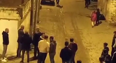 Diyarbakır'da Hasım Olan Aileler Arasında Sokak Ortasında Silahlı Çatışma