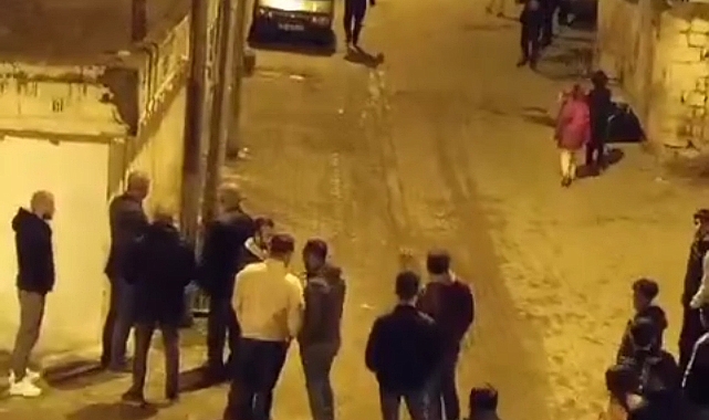 Diyarbakır'da Hasım Olan Aileler Arasında Sokak Ortasında Silahlı Çatışma