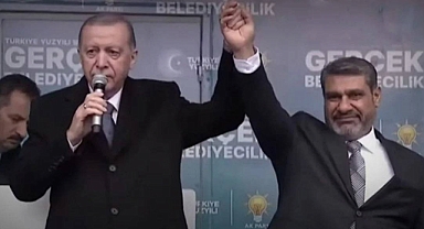 Erdoğan'ın Anons Ettiği AKP Şanlıurfa İl Başkanı Ali İhsan Delioğlu'nun Yuhalanmasına Müzikli Müdahale