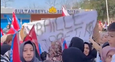 Erdoğan'ın Sultanbeyli Mitinginde Pankart Krizi: 'İsrail İle Ticaret Filistin'e İhanet' Pankartı Açanlara Müdahale Edildi