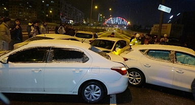 Erzurum'da Buzlanma: 30 Araç Birbirine Girdi, 13 Kişi Yaralandı