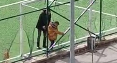 Erzurum'da Bir Baba, Küçük Kardeşine Küfrettiğini Öne Sürdüğü Oğlunu Acımasızca Darp Etti