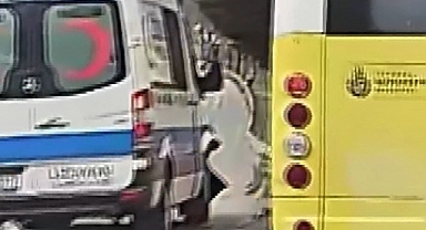 Esenler'de Trafikte Makas Atan Şehir Eşkıyası, Ambulansın Kaza Yapmasına Sebep Oldu