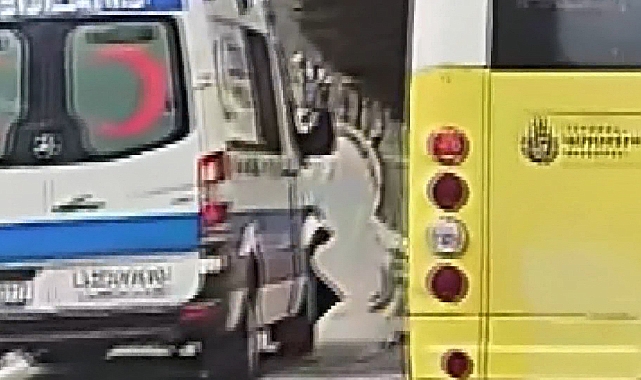 Esenler'de Trafikte Makas Atan Şehir Eşkıyası, Ambulansın Kaza Yapmasına Sebep Oldu