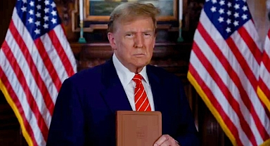 Eski ABD Başkanı Donald Trump İncil Satmaya Başladı