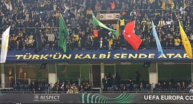 Fenerbahçe Tribününde Eski Türk Devletlerinin Bayrağı Açıldı