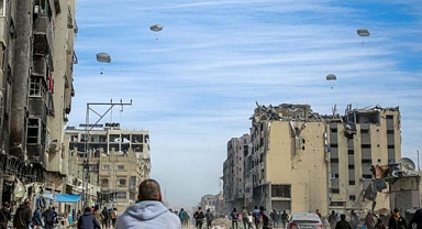 Gazze'ye İndirilen Yardım Kutuları Sivillerin Üzerine Düştü: Ölü ve Yaralılar Var