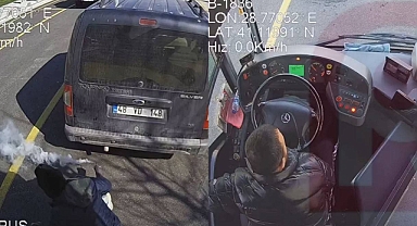 İBB'ye 'Bozuk Otobüs' Reklam Filminin İkincisi Çekildi: Otobüs Bir Ajans Tarafından Kiralanarak Sis Makineleri ile Bozuk İzlenimi Verildi