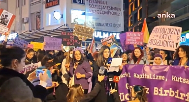 İzmir'de Kadınlar Günü Yürüyüşünü Sabote Eden Kürtçü Terör Sempatizanları Atatürk Pankartı Taşıyan Kadını Taciz Etti