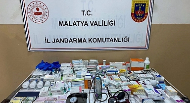 Malatya'da Kendisini Kadın Doğum ve Dahiliye Doktoru Olarak Tanıtıp Evini Muayenehaneye Çeviren Suriyeli Sahte Doktor Yakalandı