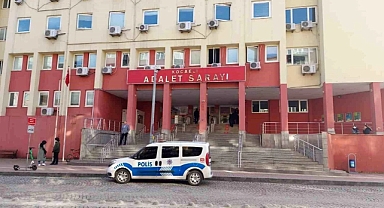 Kocaeli'de 5 Yaşındaki Kız Çocuğunu 'Sana Dondurma Vereceğim' Diyerek Evine Çağıran ve Cinsel İstismarda Bulunan Yabancı Uyruklu Sanık, Suçlamaları Reddetti: Kafamın İçinde Bir Şeyler Var