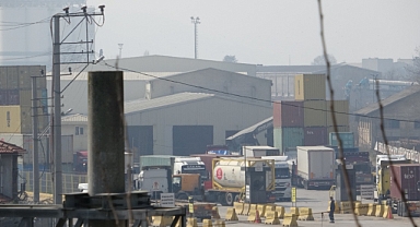 Kocaeli'nin Derince İlçesindeki Limanda Bulunan Atık Tankında Patlama Meydana Geldi