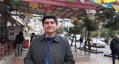 Kürtçü DEM Parti Diyarbakır Adayı Kadri Esen'den Kürtçe Tabelaya 'Vergi İndirimi' Teşviği: Esnafa Türkçe'yi Dayattılar