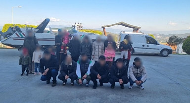 Kuşadası'nda Yunanistan'a Yasa Dışı Yollarla Gitmeye Çalışan 24 Kaçak Göçmen ile 8 Organizatör Yakalandı