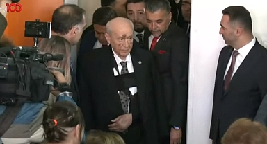 MHP Genel Başkanı Devlet Bahçeli Ankara'da Oyunu Kullandı: Yüzündeki Morluklar Dikkat çekti 