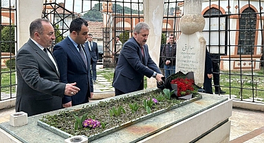 Mustafa Destici, Atatürk ve Cumhuriyet Düşmanı İskilipli Atıf'ın Mezarını Ziyaret Etti